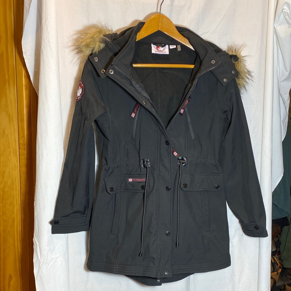 Canada Weather Gear Black Softshell Anorak with faux fur trimmed hood - women L